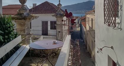 Portas de Caminha III Studio with Shared Terrace, Balcony and Wi-Fi