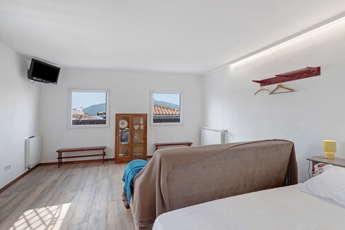 Portas de Caminha III Studio with Shared Terrace, Balcony and Wi-Fi