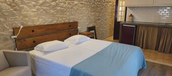 Studio 'Portas De Caminha II' with Shared Terrace, Balcony and Wi-Fi