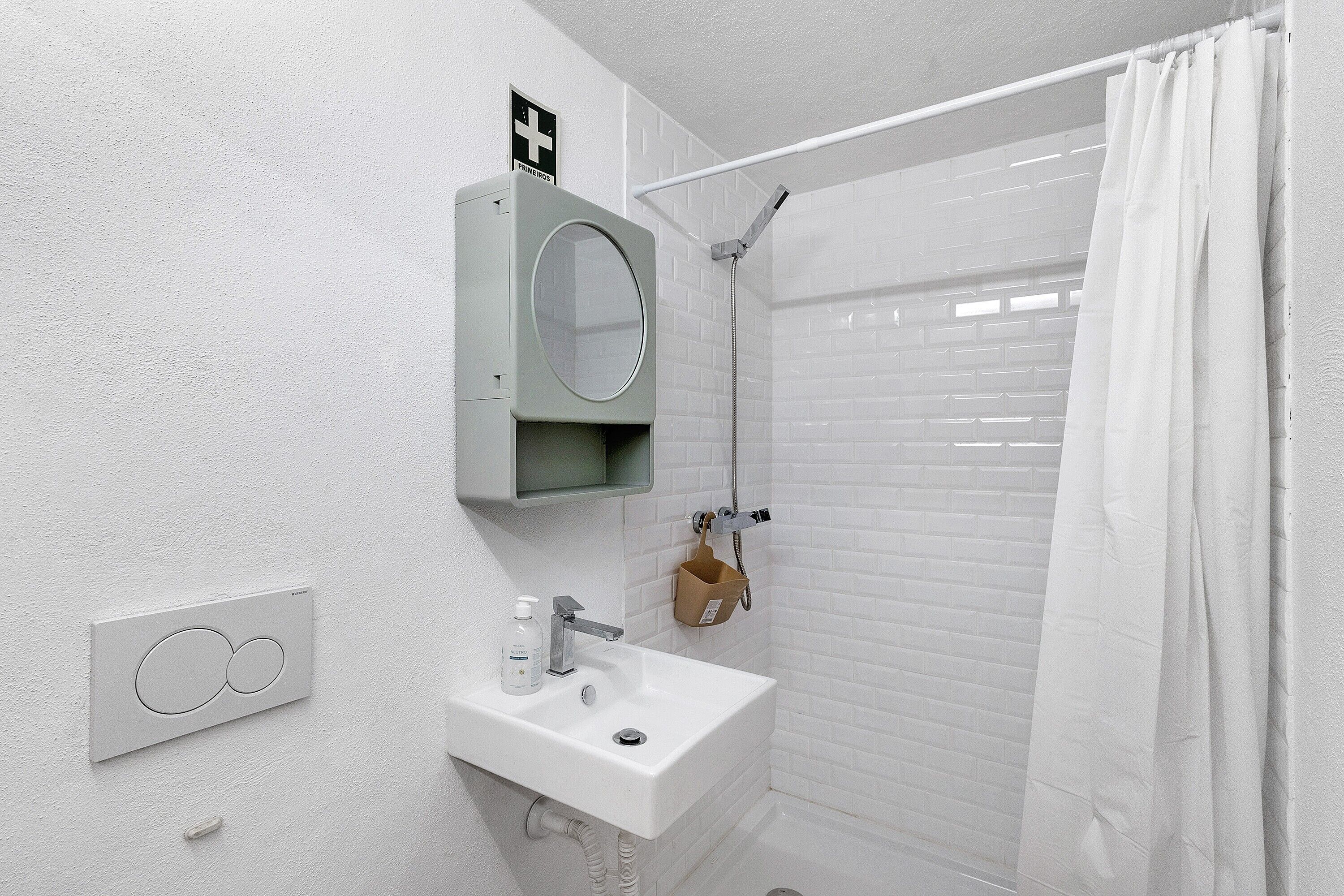 Shower, towels