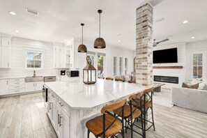 Interior - Waterdog I | Private Pool/Spa | Game Room | Golf Cart | Walk to Beach (Destin)