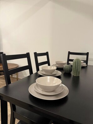Dining - Fabulous studio with AC Indianapolis (Indianapolis)
