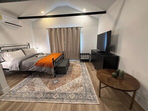 4 camere, accesso a Internet, lenzuola