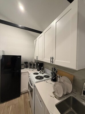Private kitchen - Fabulous studio with AC Indianapolis (Indianapolis)