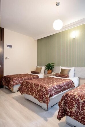 Habitación triple, vista a la ciudad | Spa