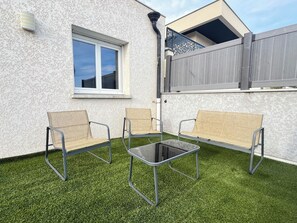 Property grounds - Modern house with terrace and parking. Overlooking the city (Clermont-Ferrand)