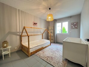 Room - Modern house with terrace and parking. Overlooking the city (Clermont-Ferrand)