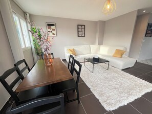 Living area - Modern house with terrace and parking. Overlooking the city (Clermont-Ferrand)
