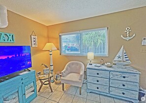 Living area - Cozy Studio with, king bed & full kitchen in cool Cape Canaveral with AC & more (Cape Canaveral)