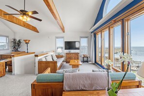 Smart TV - HISA20: Sound Seclusion: Waterfront | Hot Tub | Direct Sound Access (Salvo)