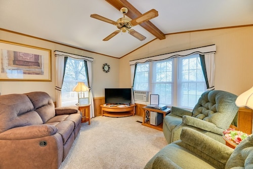 Serene Getaway Centrally Located in the FLX