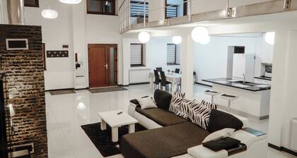 Tranquil 3-bedroom house with AC in charming Alba Iulia