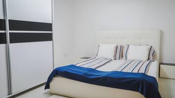 3 bedrooms, iron/ironing board, WiFi, bed sheets
