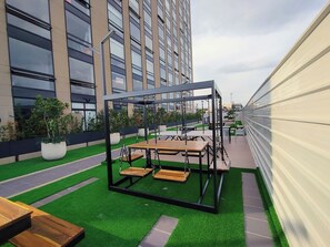 Outdoor dining - Spectacular studio apartment, near UniSabana. Beautiful view. (Chía)