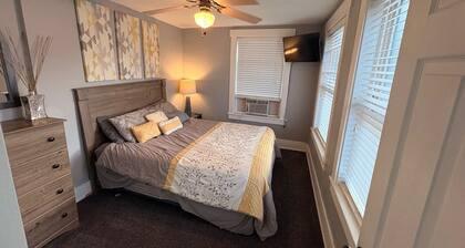 Cozy #2 for YOU! 1-bed apartment in fantastic Sherman Hill Downtown Des Moines
