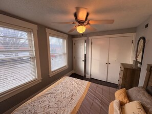 1 bedroom, free WiFi, bed sheets - Cozy #2 for YOU! 1-bed apartment in fantastic Sherman Hill Downtown Des Moines (Des Moines)