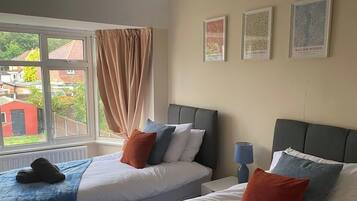 Iron/ironing board, WiFi, bed sheets