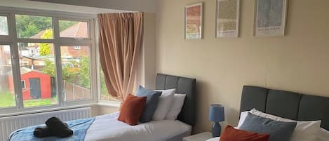 Iron/ironing board, WiFi, bed sheets