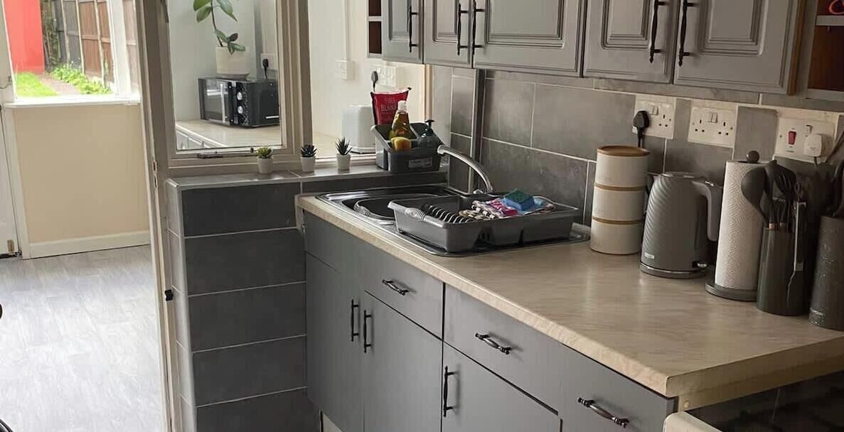 Fridge, microwave, stovetop, electric kettle