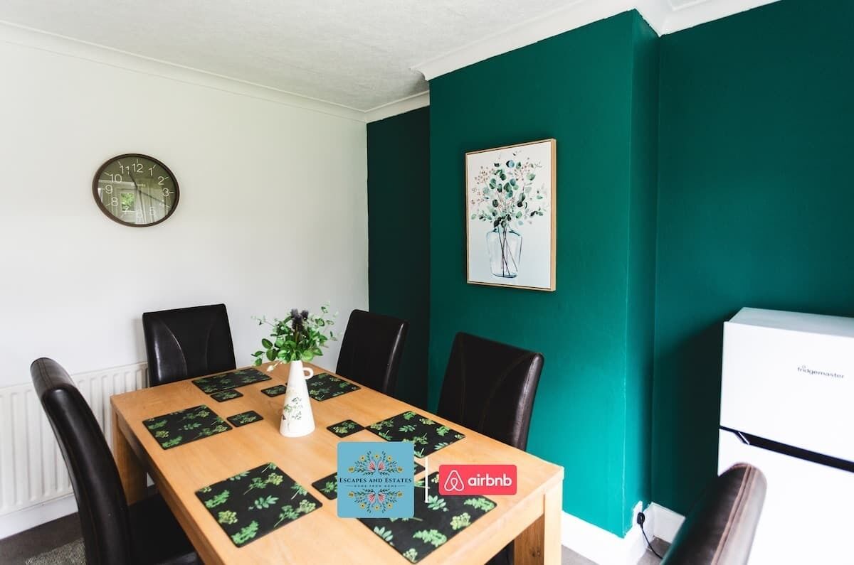 Dining at Escape & Estates  Serviced Accommodation & Short Lets 			