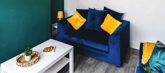 3BR House in Wolves | Ideal for Contractors + Wifi