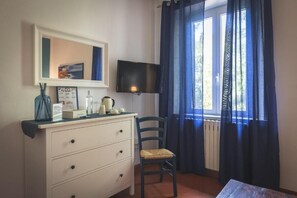 Gazdaságos szoba kétszemélyes ággyal, kilátással a kertre | Belső rész