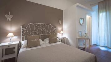 Deluxe Double Room, Garden View