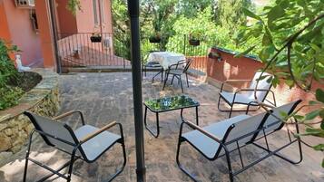 Superior Double Room, Garden View | Outdoor dining