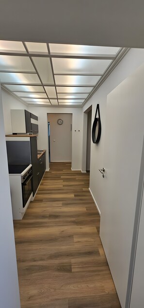 Fridge, oven, stovetop, electric kettle - Apartment '5 Zimmer Wohung' with Wi-Fi (Hamburg)