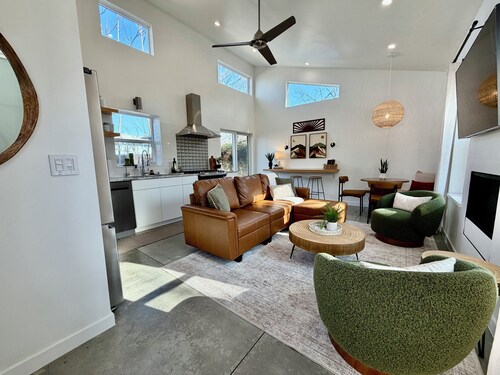 A cozy Boho home in Nampa, ID with modern feel. Private and close to downtown.