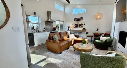 A cozy Boho home in Nampa, ID with modern feel. Private and close to downtown.
