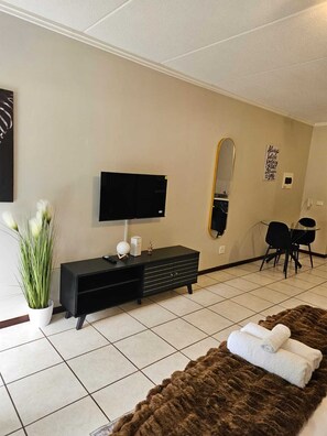 Interior - Stunning Studio Apartment In Fourways (Sandton)
