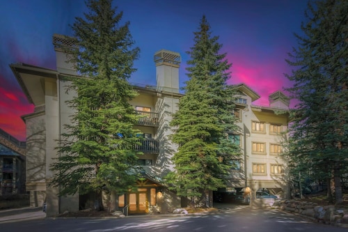 CRBC: Ski-In/Out Creekside 2BR at Townsend – Walk to Village, Hot Tub, Fireplace