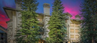 CRBC: Ski-In/Out Creekside 2BR at Townsend – Walk to Village, Hot Tub, Fireplace