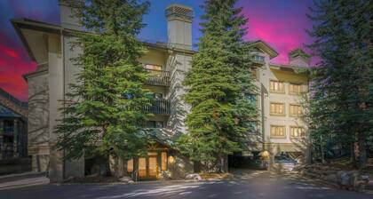 CRBC: Ski-In/Out Creekside 2BR at Townsend – Walk to Village, Hot Tub, Fireplace