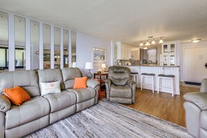 Interior - 'the Lookout' Indian Beach Condo w/ Pool & Ocean (Atlantic Beach)
