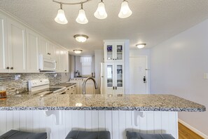 Apartment (3 Bedrooms) | Interior - 'the Lookout' Indian Beach Condo w/ Pool & Ocean (Atlantic Beach)