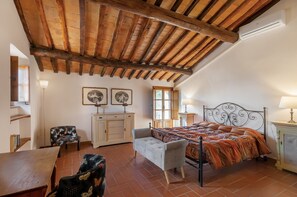 4 chambres, fer et planche à repasser, Wi-Fi, draps fournis