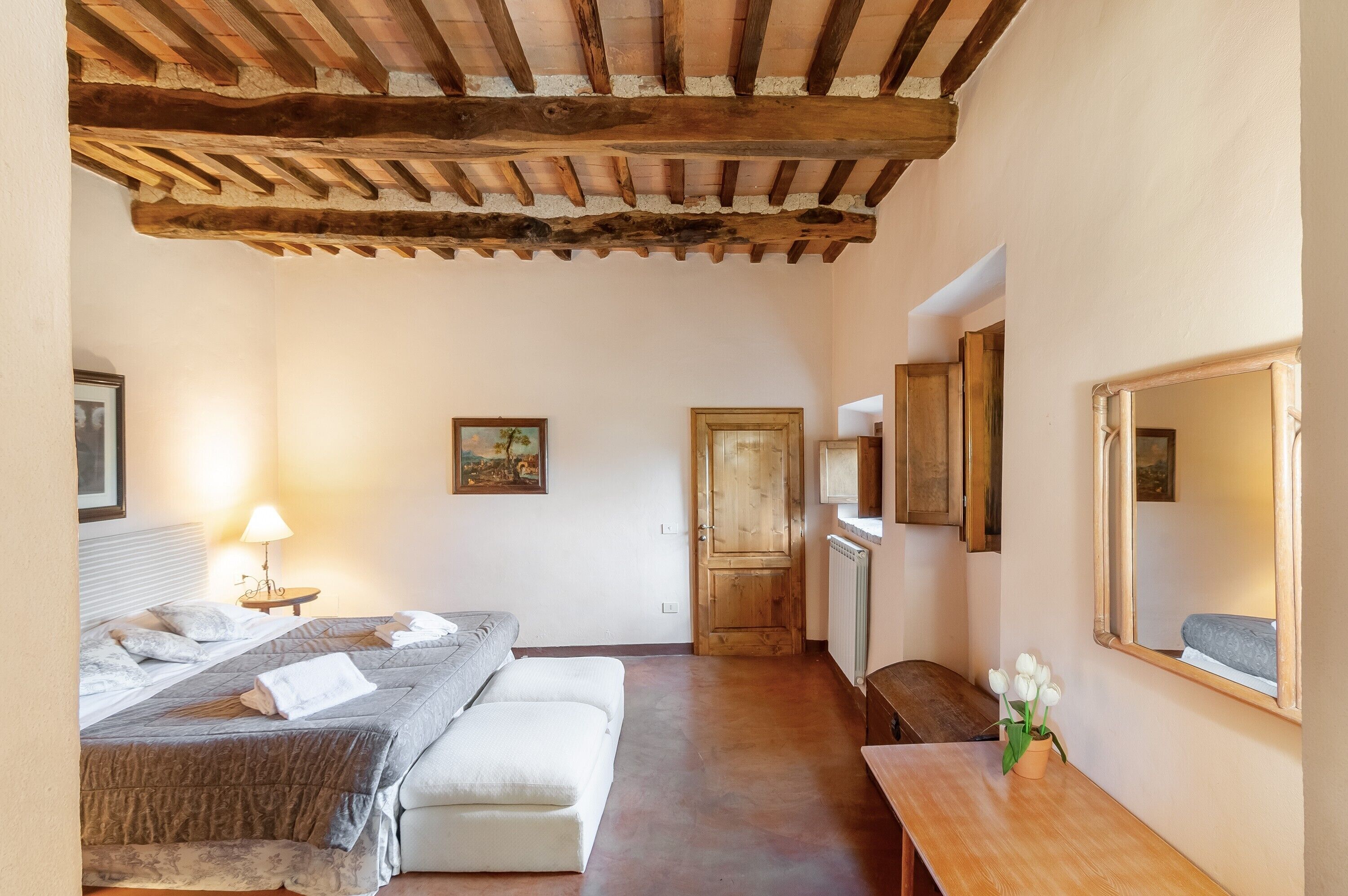 4 bedrooms, iron/ironing board, WiFi, bed sheets