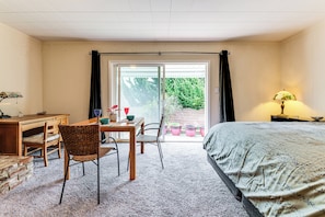 Apartment (0 Bedroom) | Interior - Casa Luna - Mtn Views in South San Francisco! (South San Francisco)