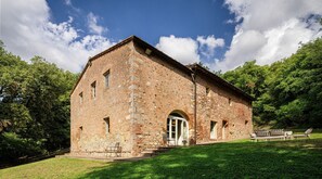 Exterior - Villa Linchiano with Historic Tower and Private Pool (Gambassi Terme)