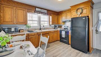 House (2 Bedrooms) | Interior