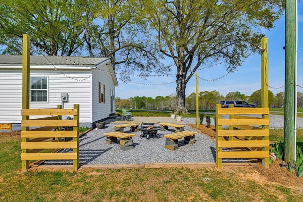 Modern Farmhouse Retreat In The Crouse Countryside - Woodmill Winery, Vale