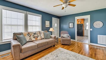 House (2 Bedrooms) | Interior