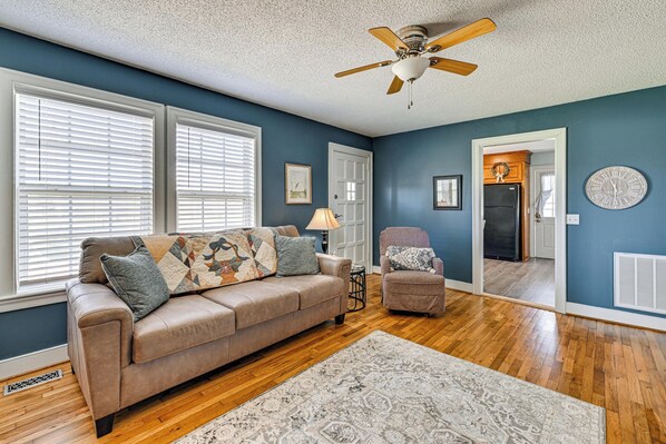 House (2 Bedrooms) | Interior