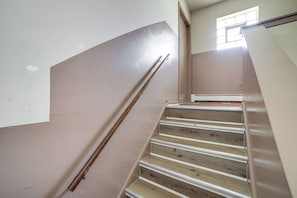 Apartment (2 Bedrooms) | Interior - Cozy Couples Escape in Homewood: Pets Welcome! (Homewood)