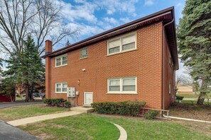 Apartment (2 Bedrooms) | Interior - Cozy Couples Escape in Homewood: Pets Welcome! (Homewood)