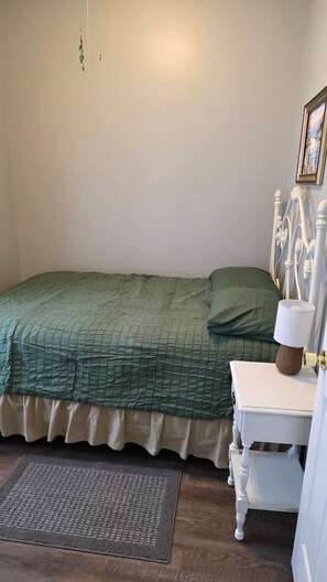 WiFi, bed sheets