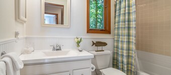 Welcome to your perfect Goose Rocks Beach getaway - one mile from the beach!