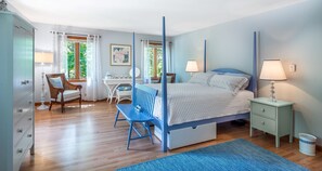 4 bedrooms, iron/ironing board, WiFi, bed sheets - Welcome to your perfect Goose Rocks Beach getaway - one mile from the beach! (Kennebunkport)
